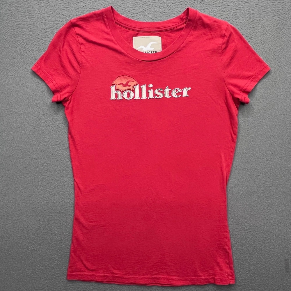 Hollister Women's Red Baby Tee Size L Puff Logo Graphic Y2K Surf Fitted retro